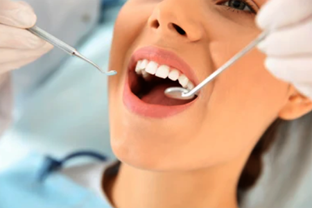 Чищення зубів у стоматології